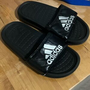 Adidas youth black sandals size 1